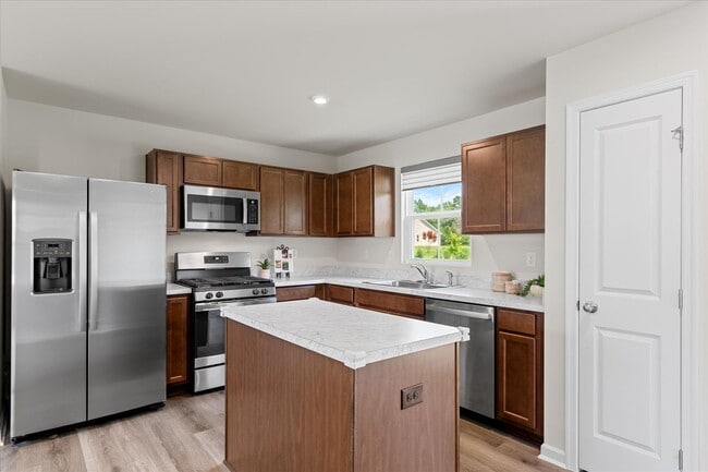 Building Photo - Welcome to your new home in beautiful Lewe...