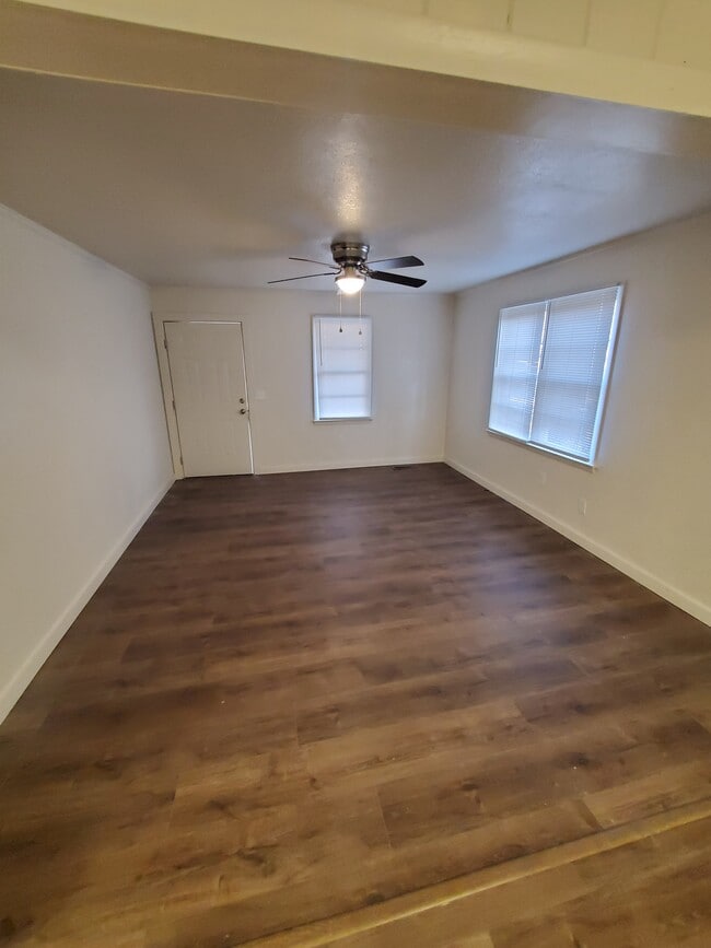 Building Photo - 450 E Church St