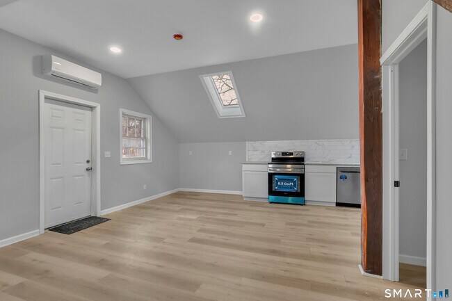 Building Photo - 194 Hartford Rd