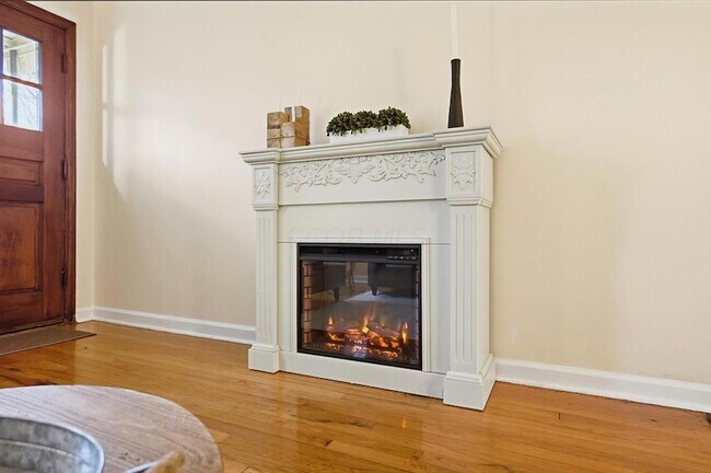 Building Photo - 2695 Bellwood Ave