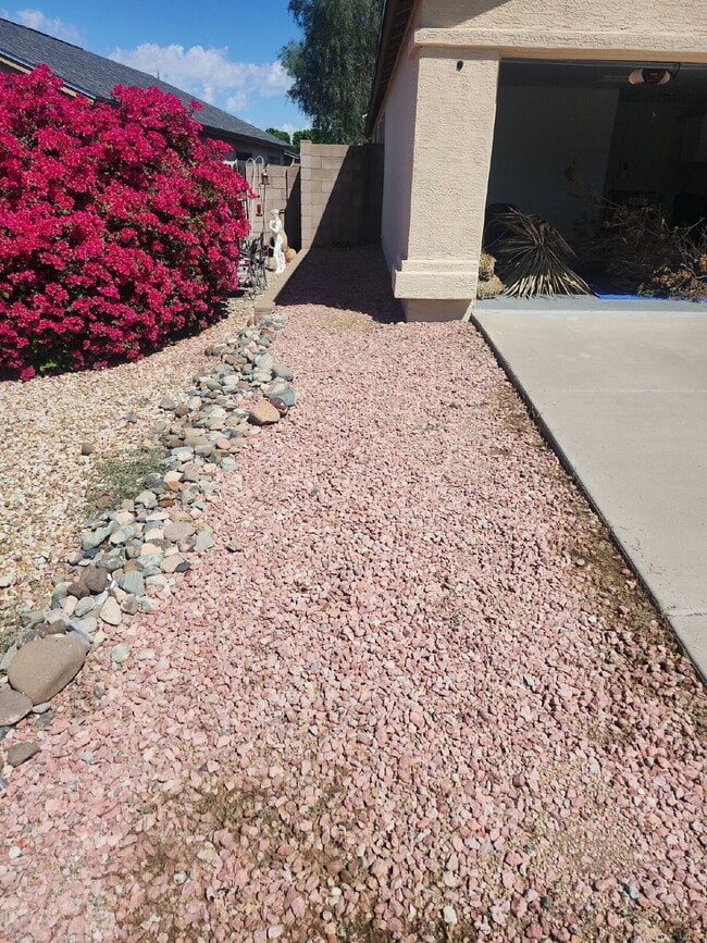Building Photo - "Charming 3-Bedroom Oasis with 2 Baths in ...