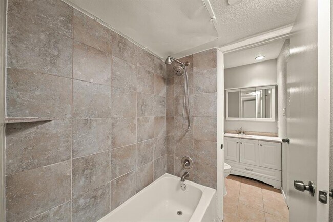 Building Photo - 2110 Wilcrest Dr