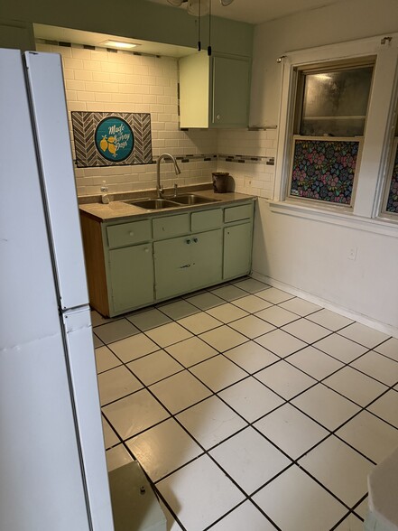 Building Photo - 470 Winspear Ave