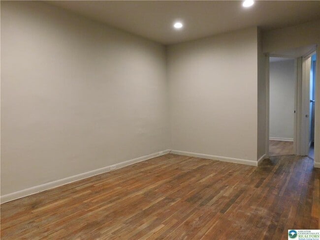 Building Photo - 536 Hayes St