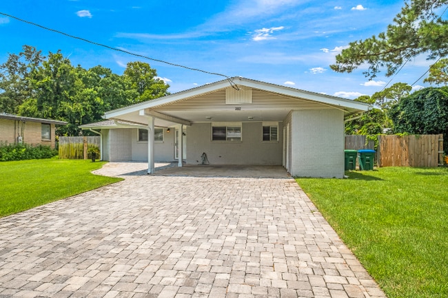 Building Photo - 302 Loruna Dr