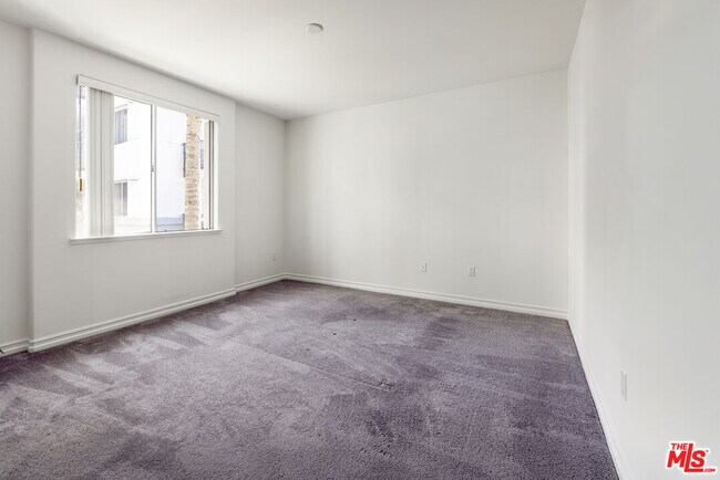 Building Photo - 629 Traction Ave