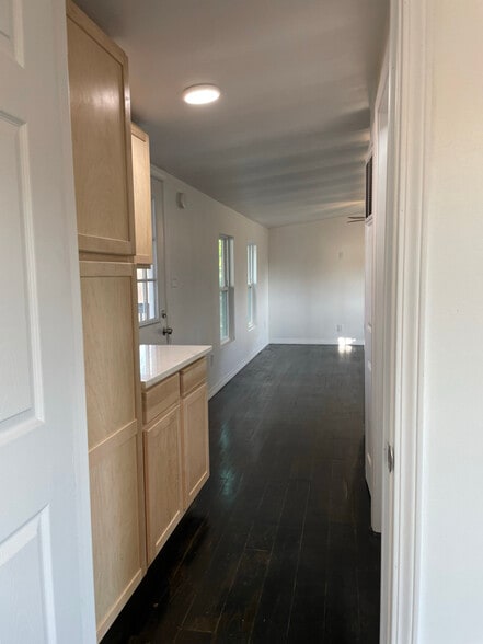 Building Photo - 620 W Sunset Dr