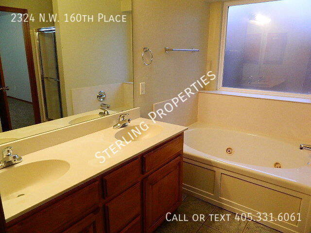 Building Photo - 2324 NW 160th Pl