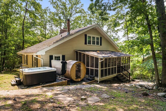 Building Photo - 2964 Hopkins Dr