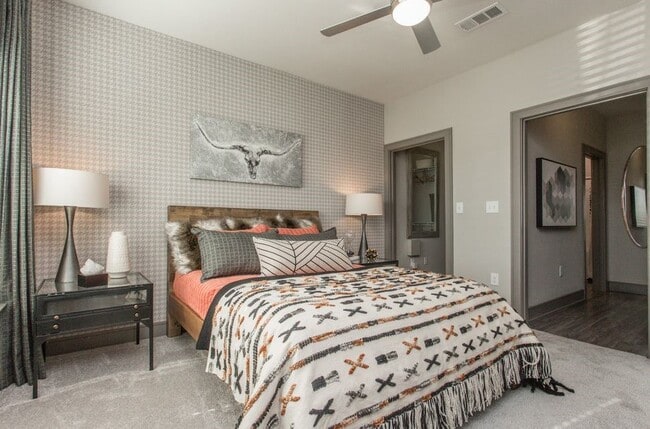 Building Photo - 1930 Kingsley Dr