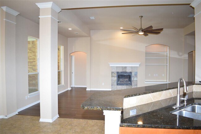 Building Photo - 7233 Via Dono Dr