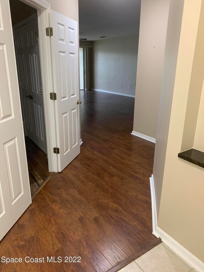 Building Photo - 700 Trotter Ln