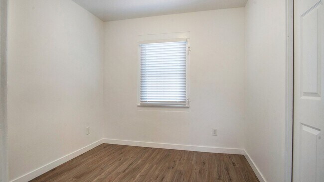Building Photo - Lemon Avenue Triplex
