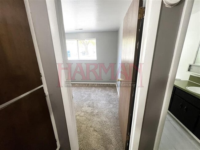 Building Photo - 1544 S 400 E