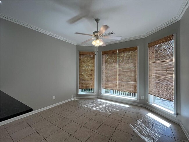 Building Photo - 704 Emerald Dr