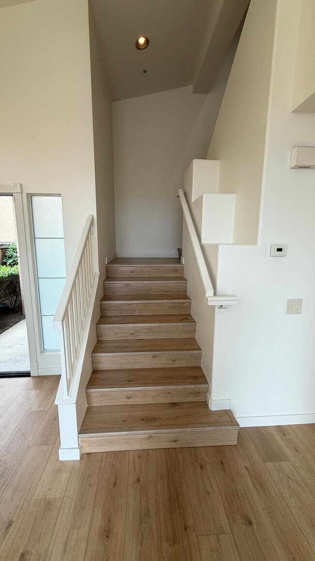 Building Photo - 5709 Kensington Pl