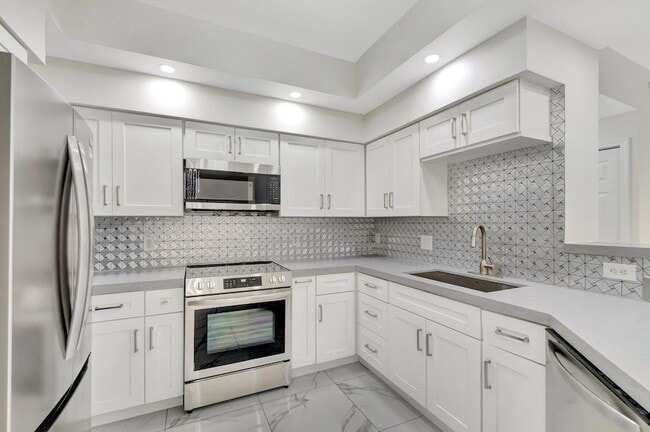 Building Photo - 802 W Windward Way