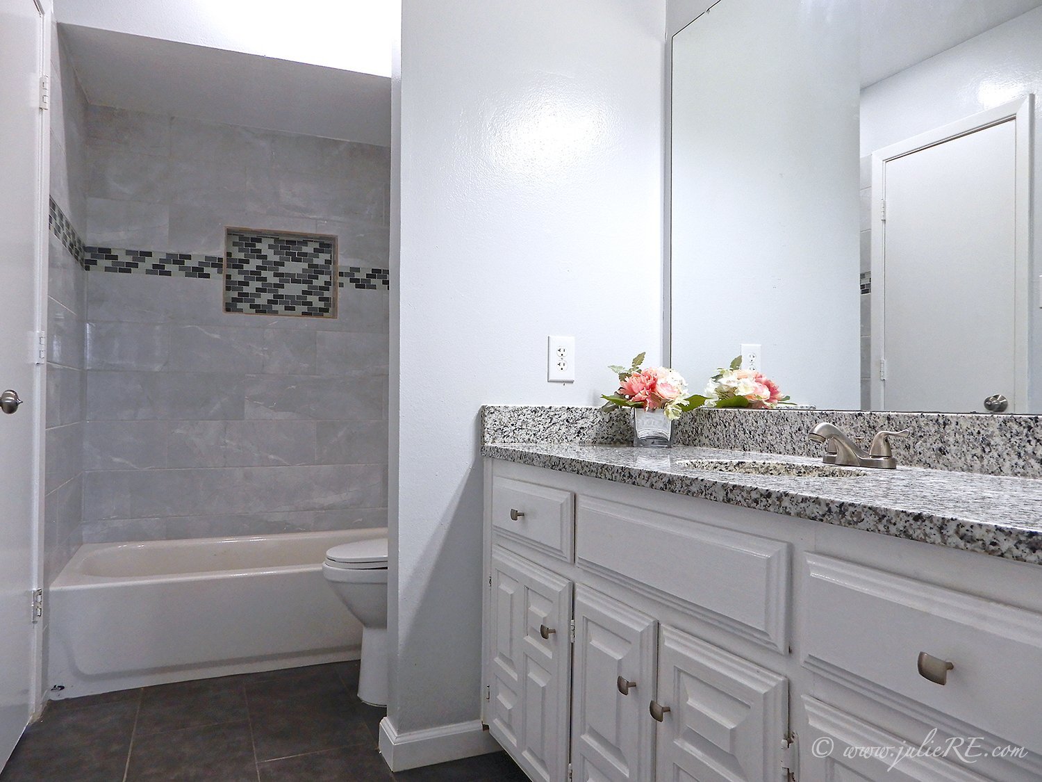 Building Photo - 3636 Country Club Dr W