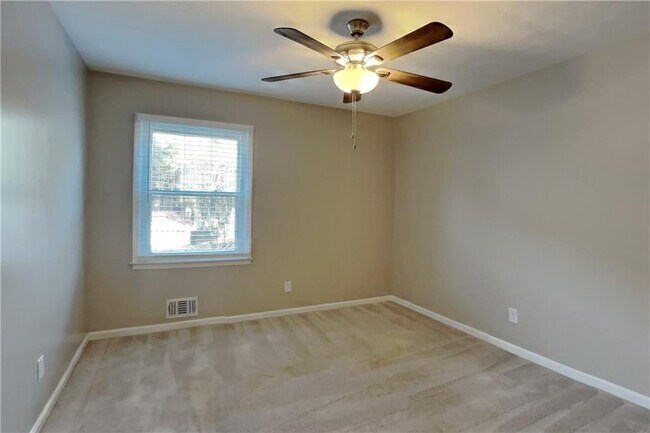 Building Photo - 3070 Karen Ln