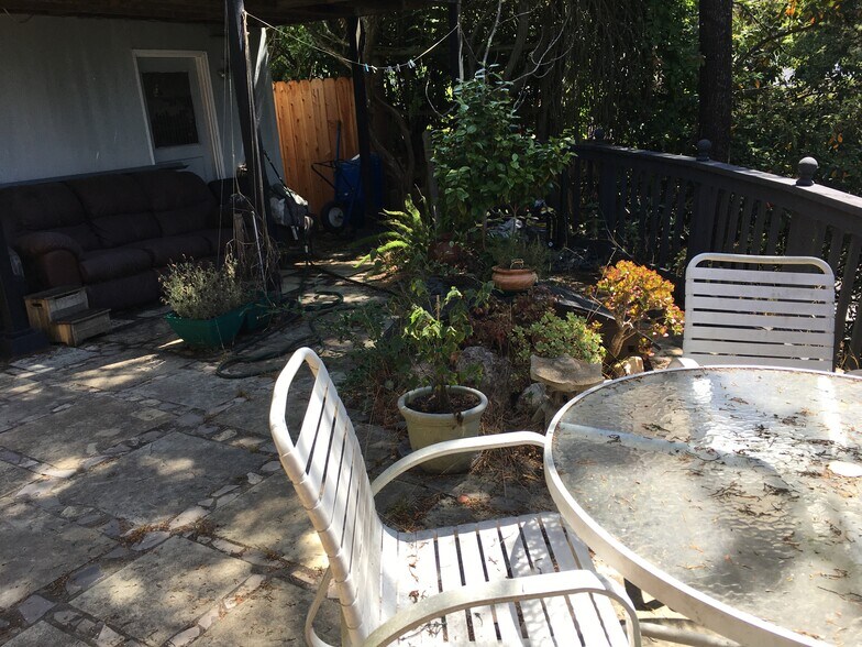 Building Photo - 409 Dellbrook Ave