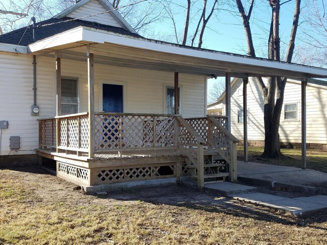 Building Photo - PRE-LEASING Available June 1, 2025. Proper...