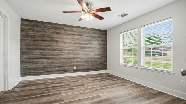 Building Photo - 17135 Yeoman Way