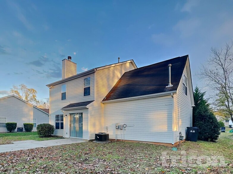 Building Photo - 9737 Aviary Hill Way