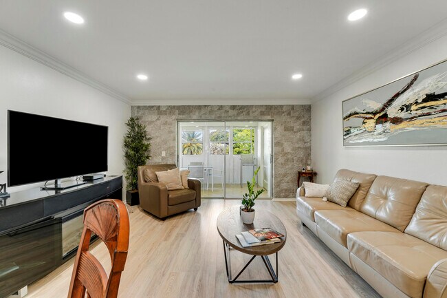 Building Photo - 14849 Cumberland Dr