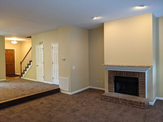 Building Photo - Townhome Prime Location in Old West End.