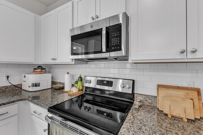 Building Photo - Spacious 3-Bedroom Home for Rent in Knight...