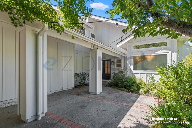 Building Photo - 144 Oakridge Dr