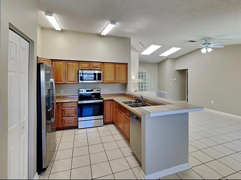 Building Photo - 289 Millstone Dr