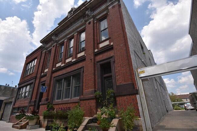 Building Photo - 431 Fairmount Ave