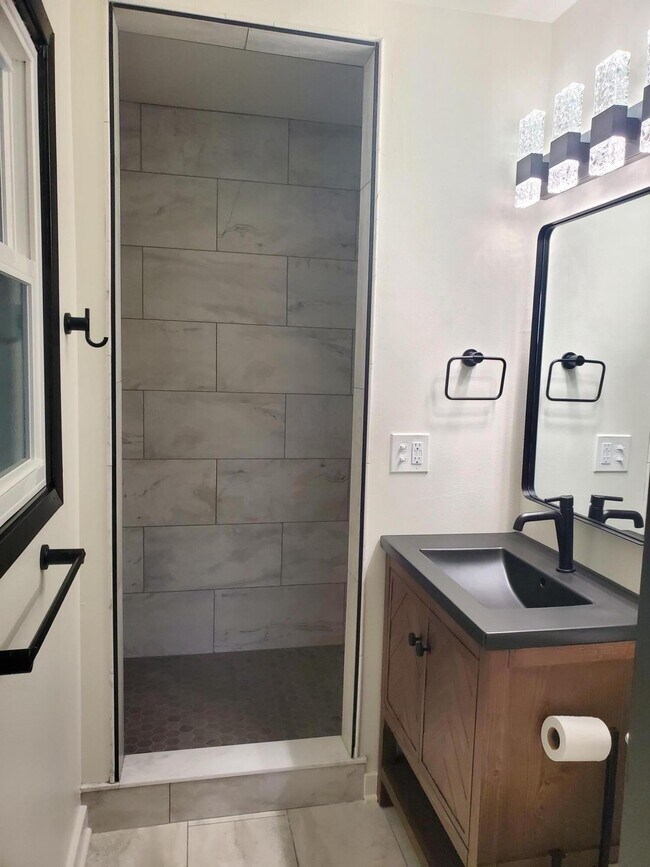 Building Photo - 18625 Lola Dr