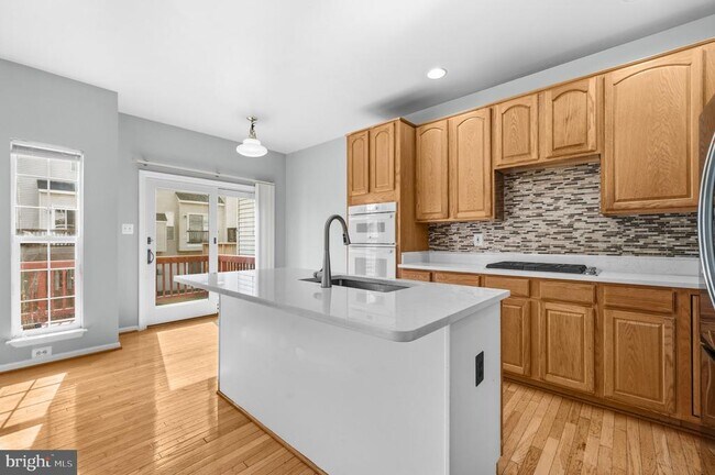 Building Photo - 6687 Roderick Loop