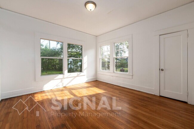 Building Photo - 1526 42nd St Ensley