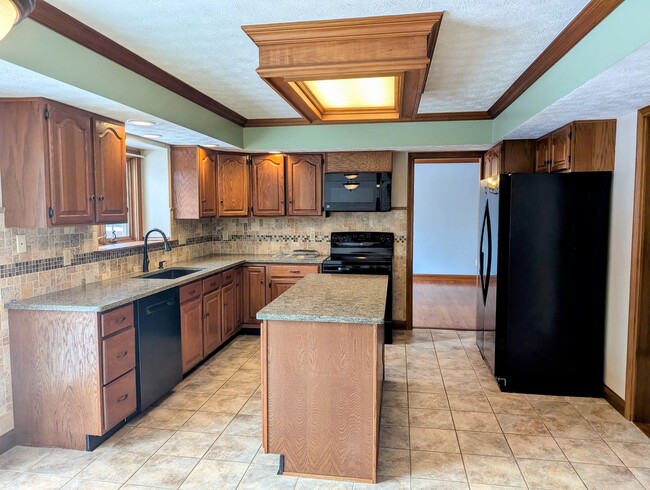 Building Photo - 4 Bedroom Beavercreek Home - AVAILABLE NOW!