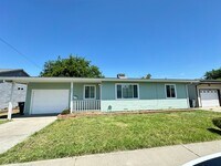 Building Photo - 3 bed / 1 ba house - E. Marysville