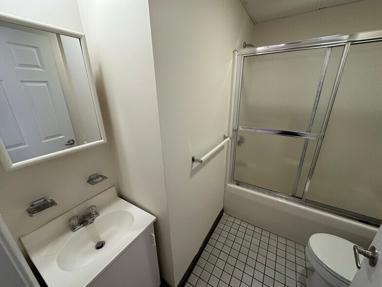 Building Photo - 68 Essex St