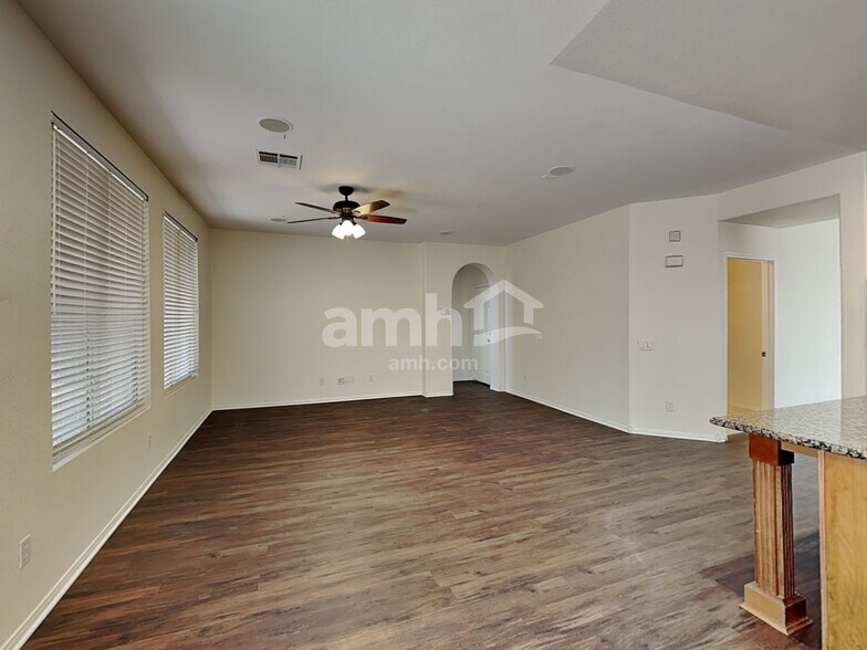 Building Photo - 1006 Lone Pine River Ave