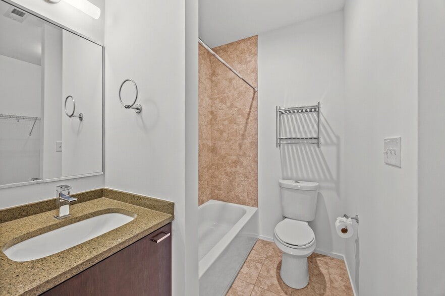 Building Photo - 909A Westbrook Dr