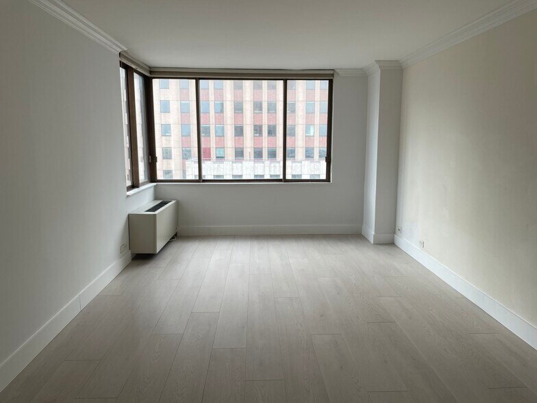 Building Photo - 350 W 50th St