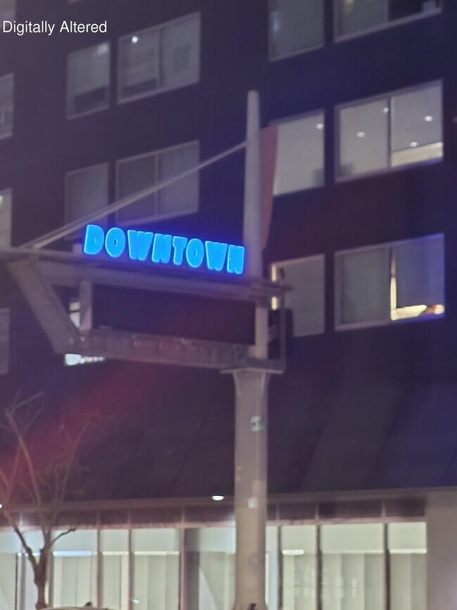 Building Photo - 600 W 9th St