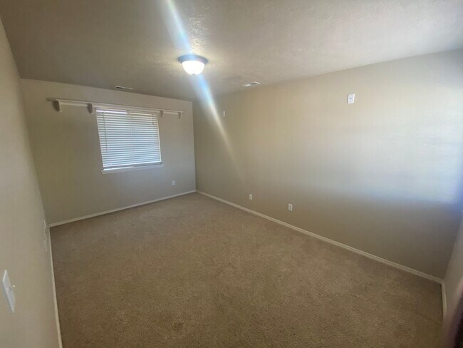 Building Photo - RV/Boat Parking with Nampa Home!