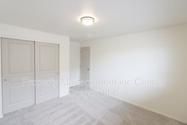 Building Photo - 3576 SW Pumice Ave