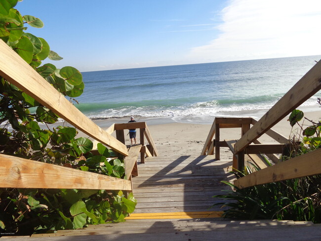 Building Photo - 1175 Jimmy Buffett Mem Hwy