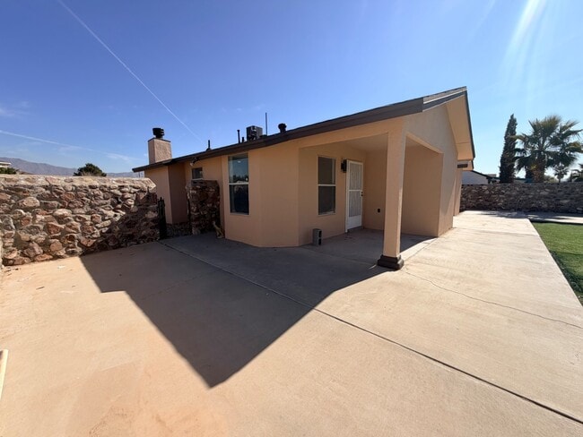 Building Photo - 5729 Saplinas Rd