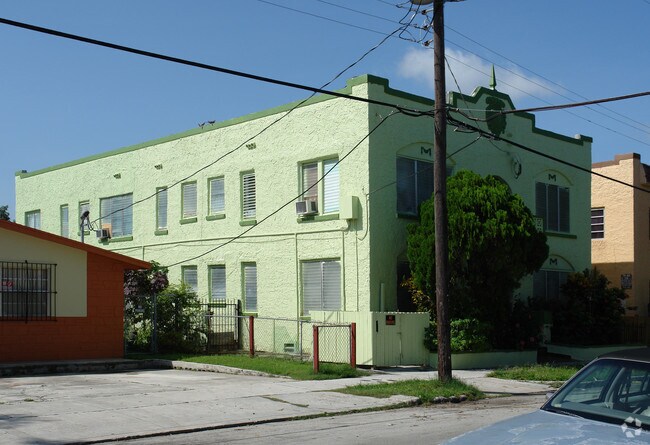 Building Photo - 1554 SW 5th St