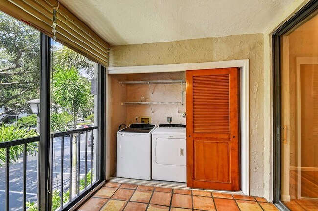 Building Photo - 5451 Verona Dr