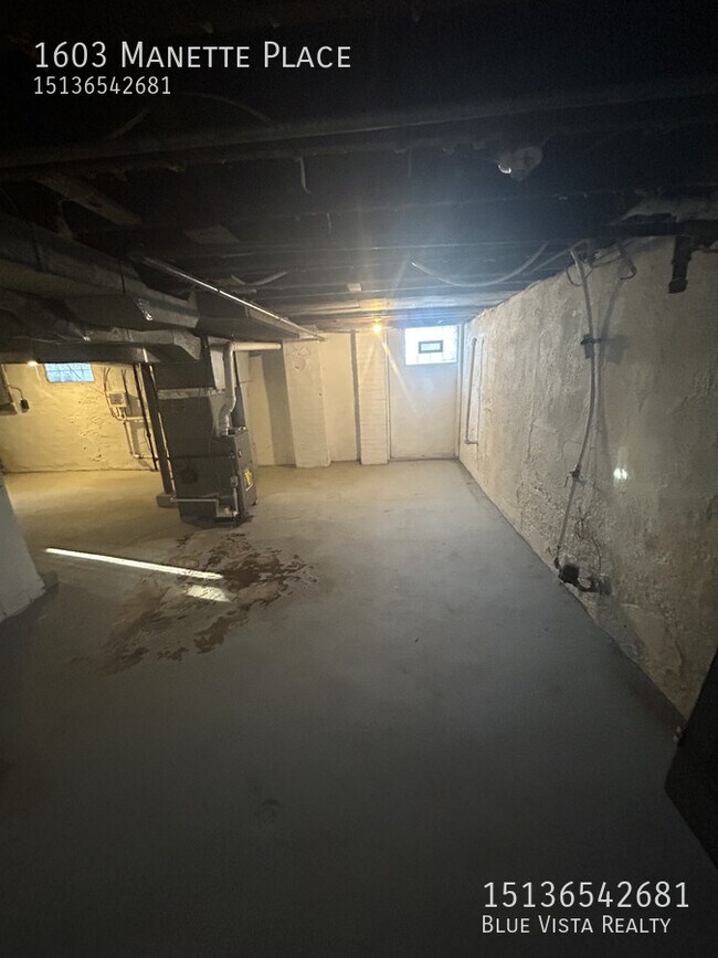 Building Photo - 1603 Manette Pl